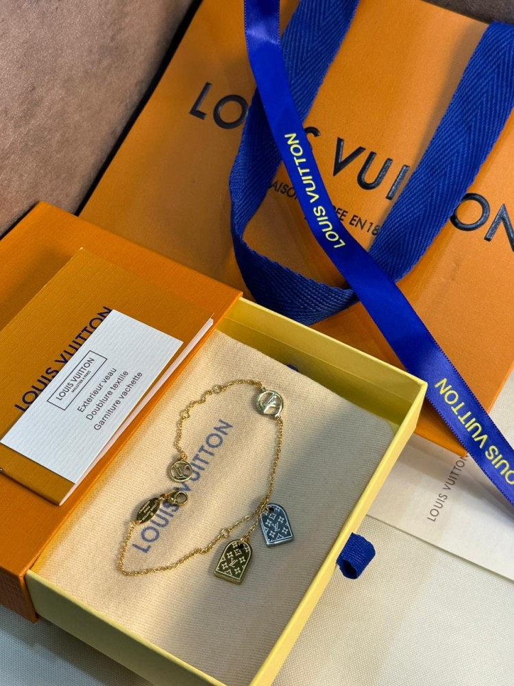 أسوارة لويس فيتون LOUIS VUITTON