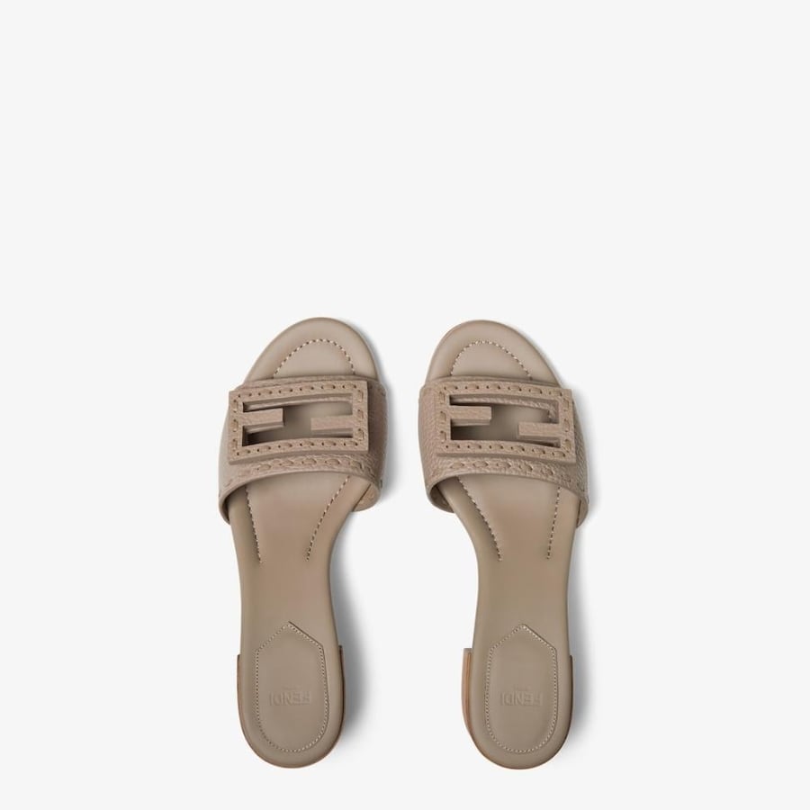حذاء Fendi بكعب - بيج