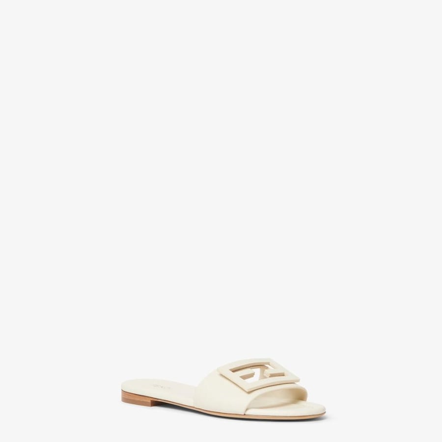 حذاء Fendi - بيج