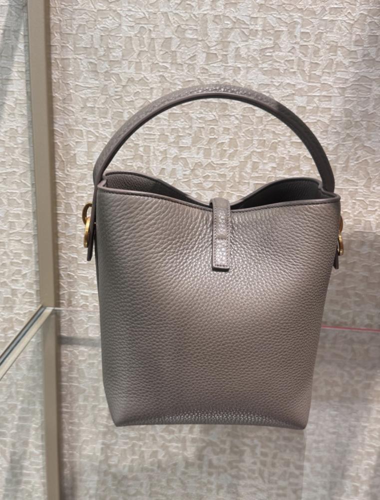 سان لوران لي ٣٧ حقيبة  | SAINT LAURENT Le 37 small leather bucket bag