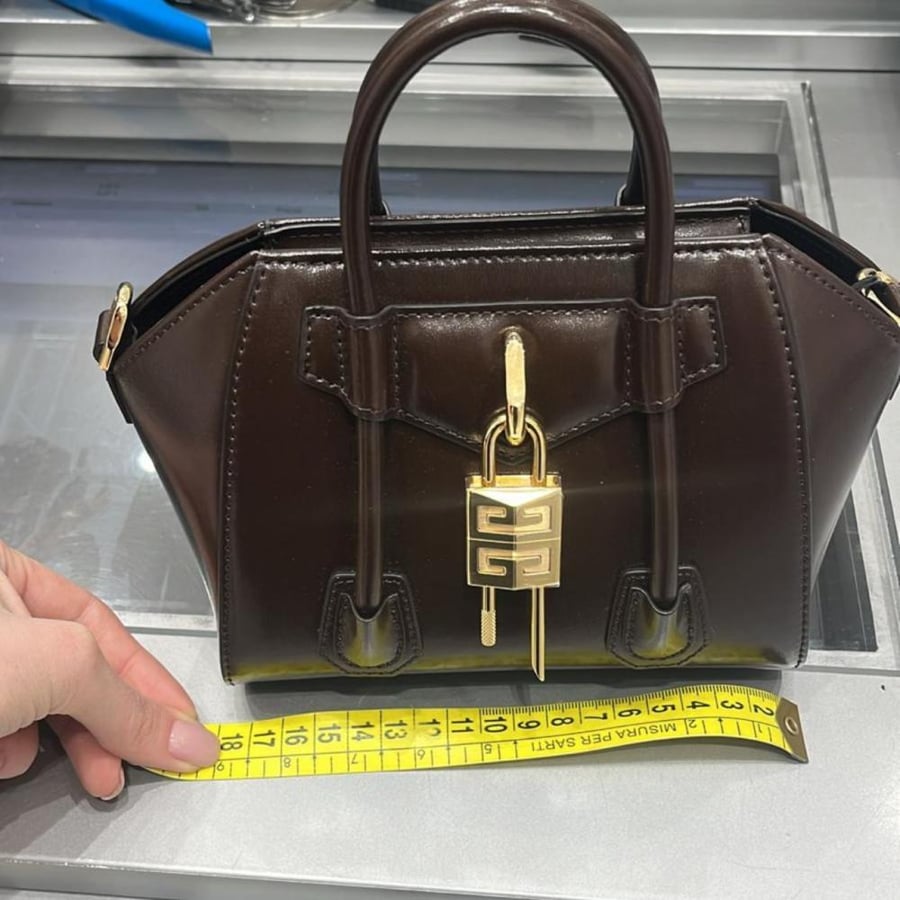 جيفنشي حقيبة توي مع معدن ذهبي | Givenchy toy Antigona Lock Leather Bag I