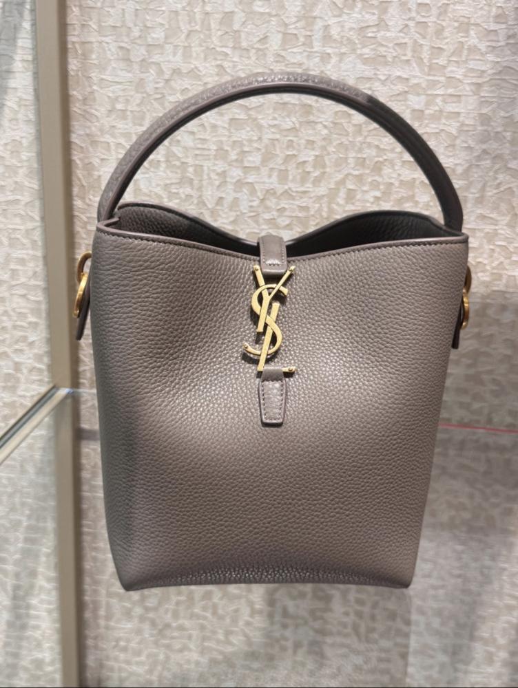 سان لوران لي ٣٧ حقيبة  | SAINT LAURENT Le 37 small leather bucket bag