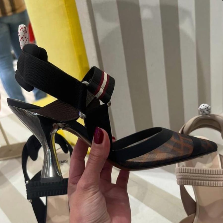 فندي حذاء بشريط مقاس ٣٩  Fendi COLIBRI high heel 39