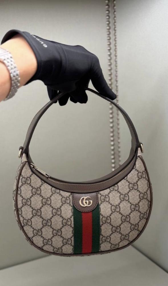 قوتشي ميني نصف القمر | Gucci mini half-moon