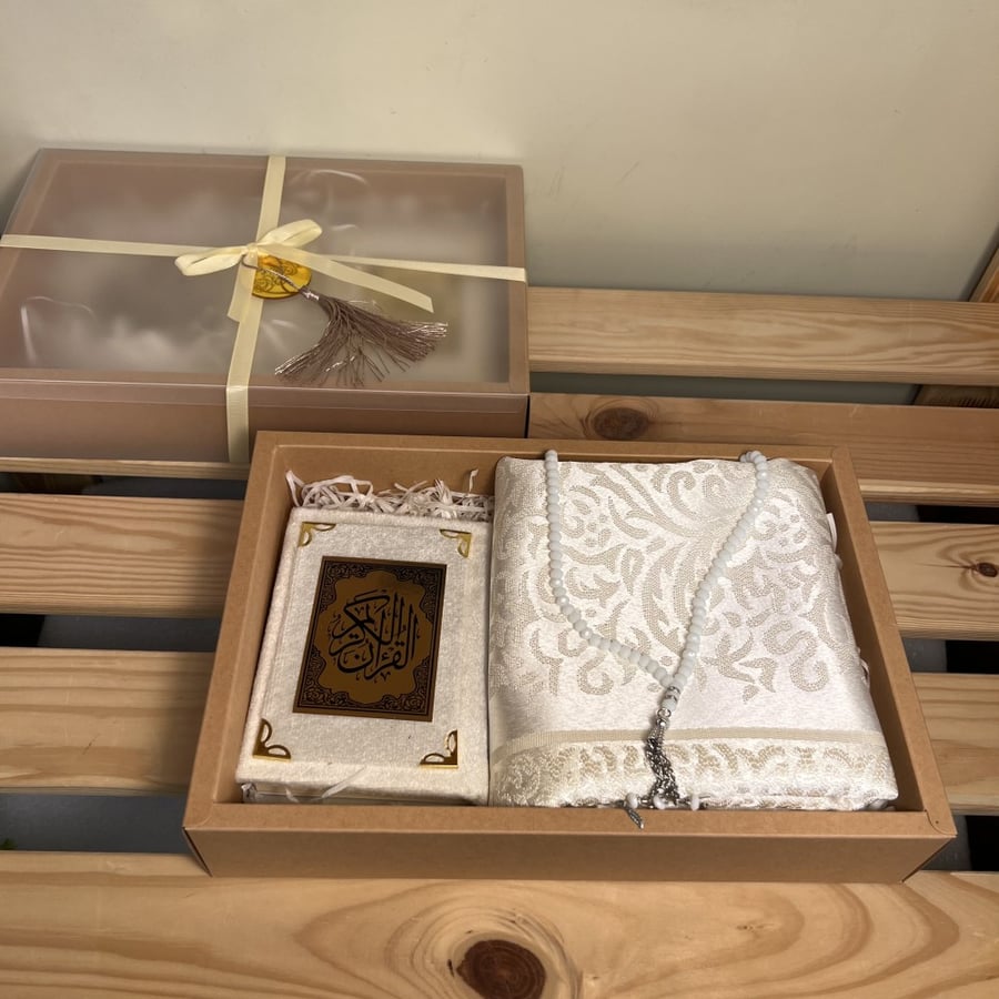هدية رمضان (مصحف وسجادة )رقم المنتج f51