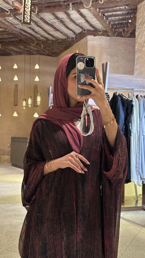 عبايه عنابي وشك واسود