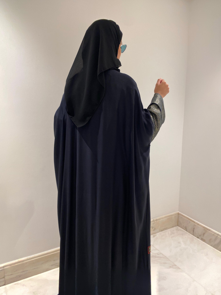 عبايه قطن ايطالي اسود مع كم لينن لماع