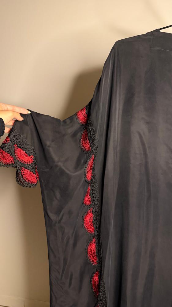 عباية  حرير مغسول اسود مع كروشيه