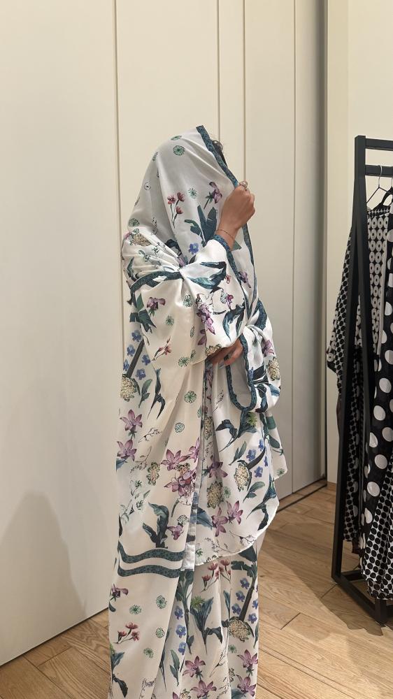 عباية بيضاء مشجرة