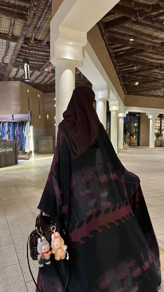 عبايه ورد عنابي