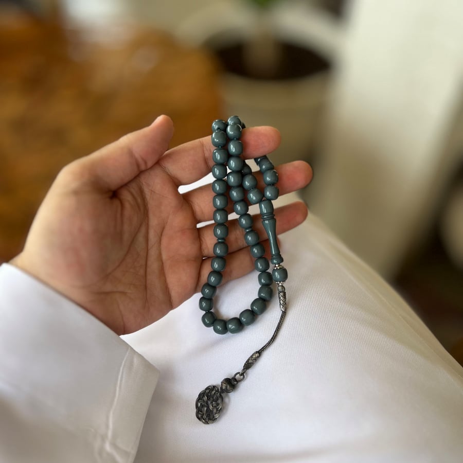 A prayer bead with a clasp 116
