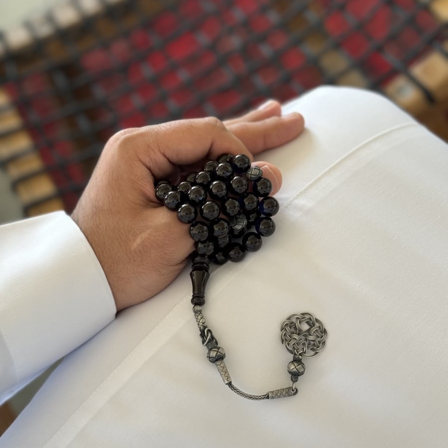 سبحة زعفراني سوداء