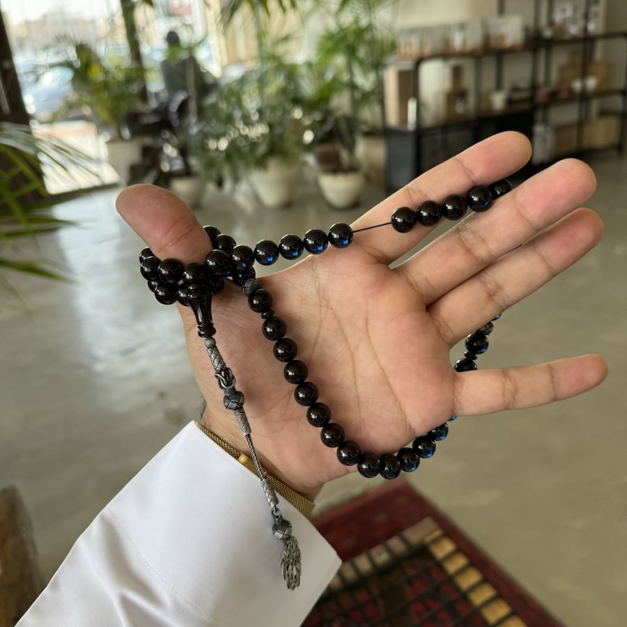 سبحة زعفراني سوداء