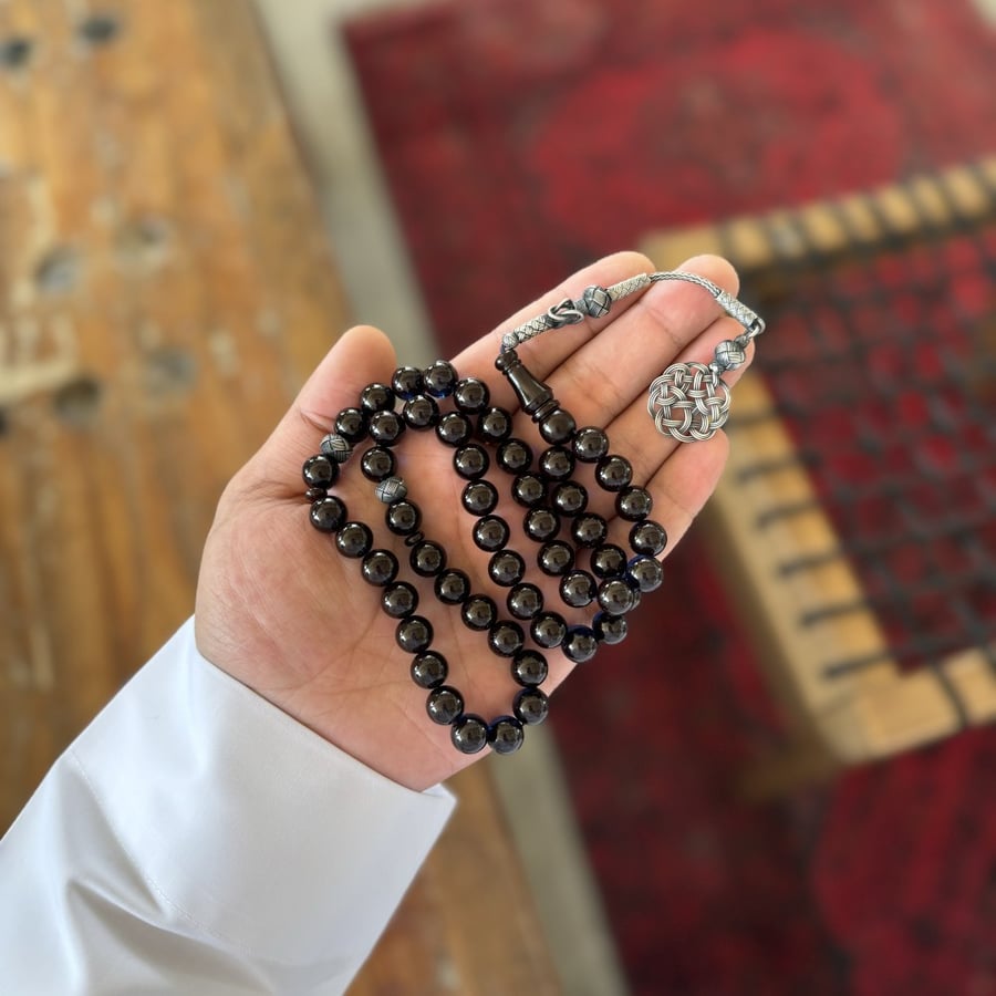 سبحة زعفراني سوداء
