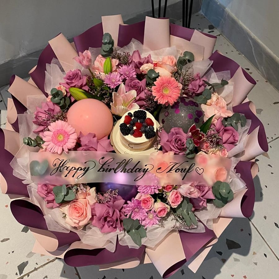 باقة ورد الهبه مع كيكه / Bouquet with cake