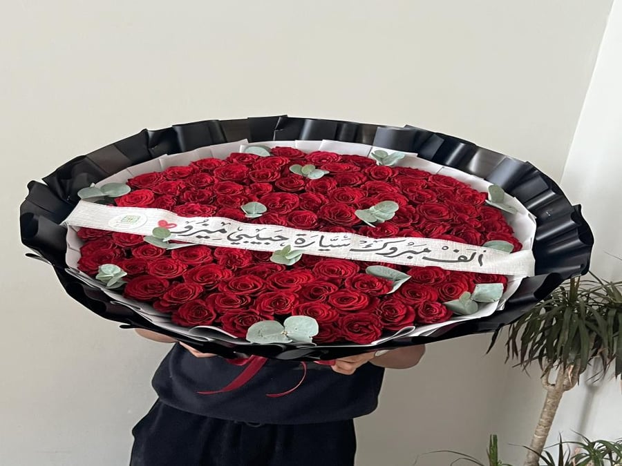 باقة ورد كبيرة باللون الاحمر