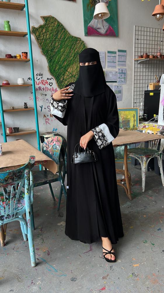 عبايَة رُقُوش. (٨١٢)