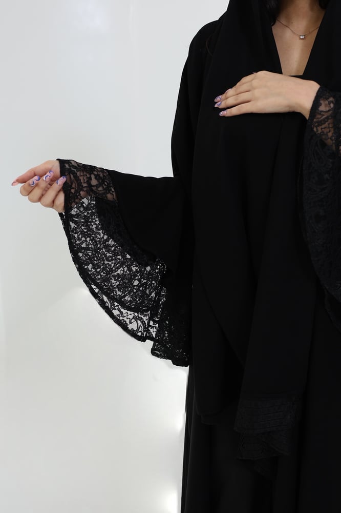 عباية سيرين باللون لأسود