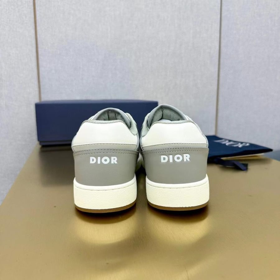 B27 Low-Top Sneaker