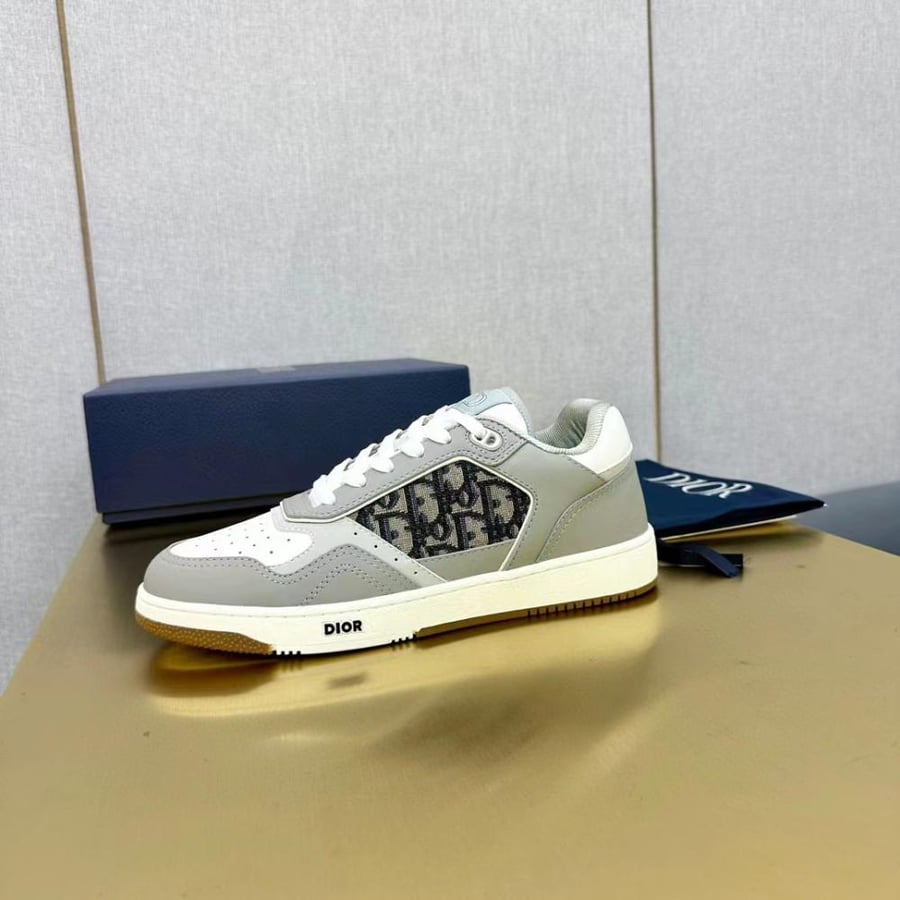B27 Low-Top Sneaker