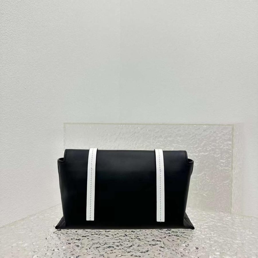 Grace Lux Crossbody Black / White