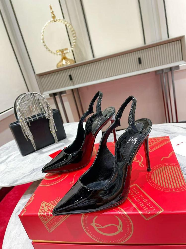 كعب اسود christian louboutin ذهبي