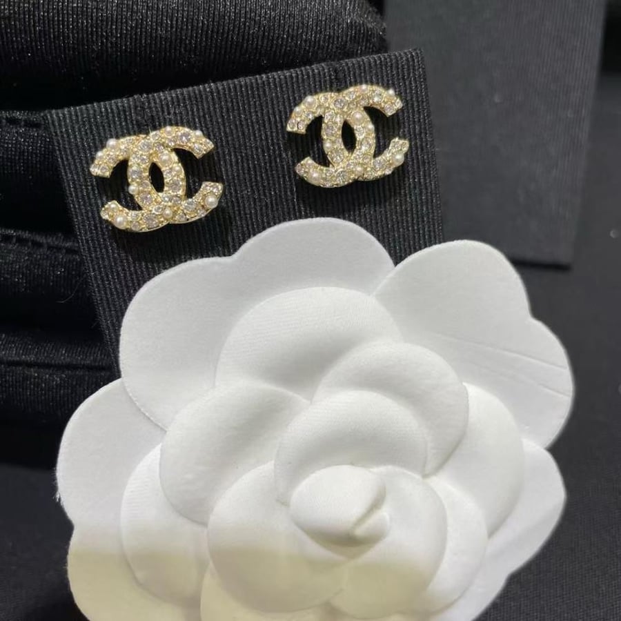 حلق شانيل Chanel Earring Pearls & Crystals