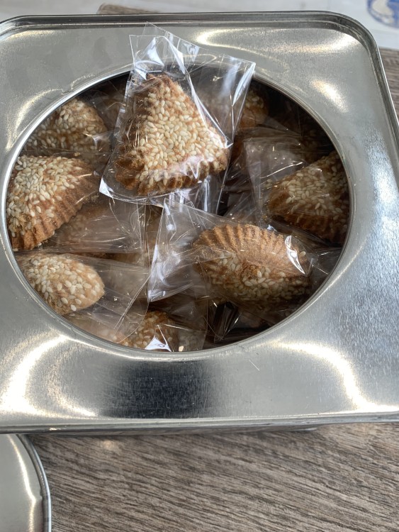 معمول مغلف بالسمسم (بر)