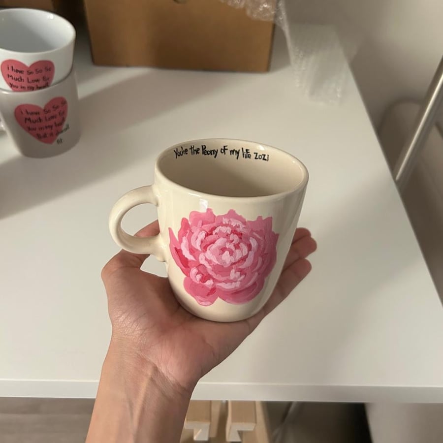 Beige peony mug