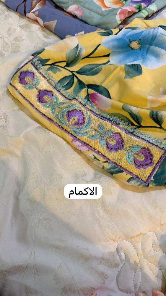 قطن كوردي مطرز ومرصع بالكرستال مع الشيله ( الاقطان تغسل قبل الخياطه)