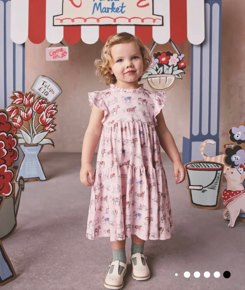 هدية مولودة من cath kidston و مذركير (غير قابلة للشحن فقط توصيل مع مندوب للقطيف و الدمام او استلام من القطيف)
