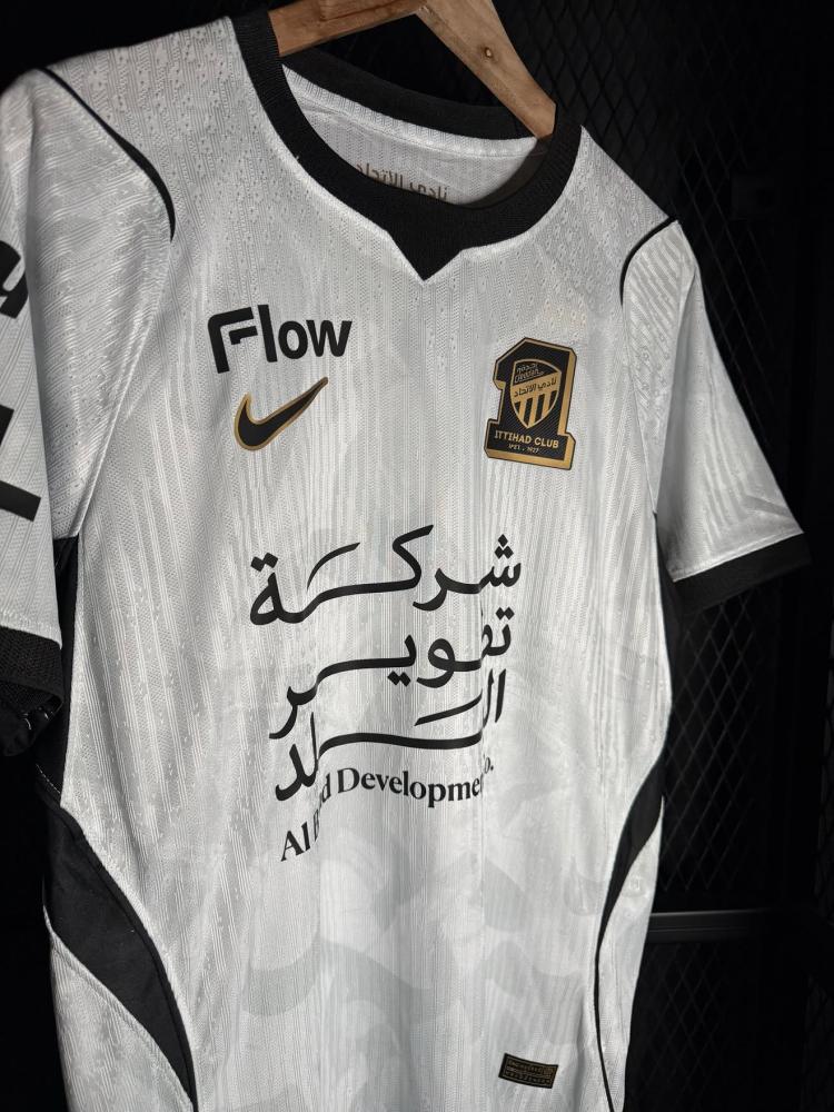 تيشيرت الاتحاد الأبيض موسم 26-27 نسخة الاعبين