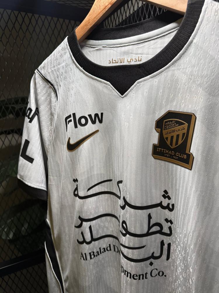 تيشيرت الاتحاد الأبيض موسم 26-27 نسخة الاعبين
