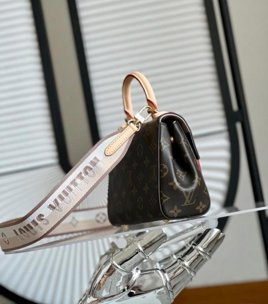 لويس فيتون Cluny Mini           مقاس 20 cm