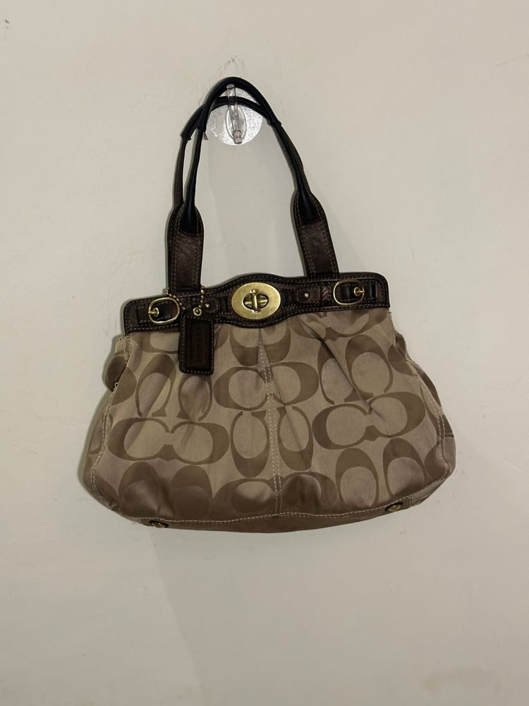 حقيبة  كوتش (Coach).