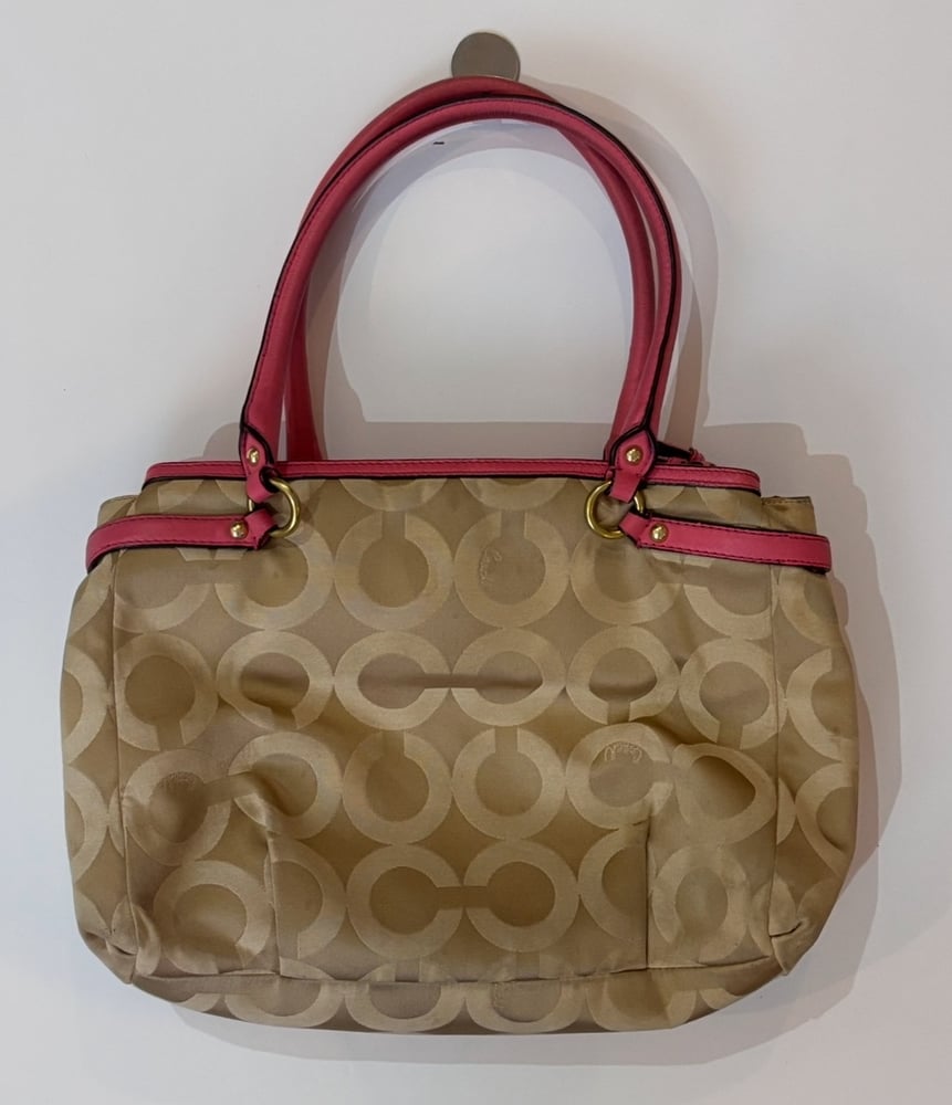 حقيبة Coach (كوتش).