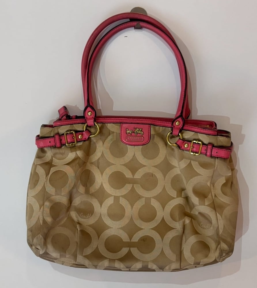حقيبة Coach (كوتش).