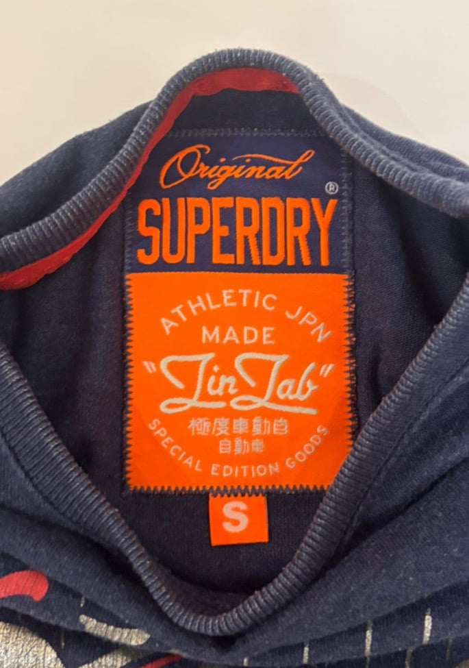 تيشرت: Superdry (سوبر دراي).