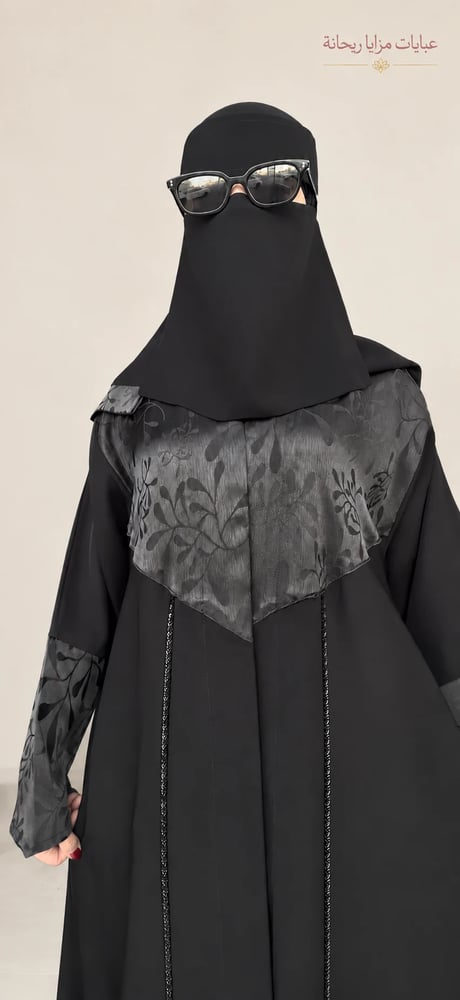 عباية كلوش بدانتيل الأكمام