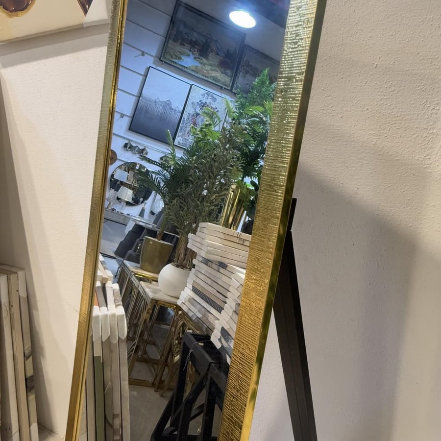 مراية قاعدة بايطار ذهبي انيق