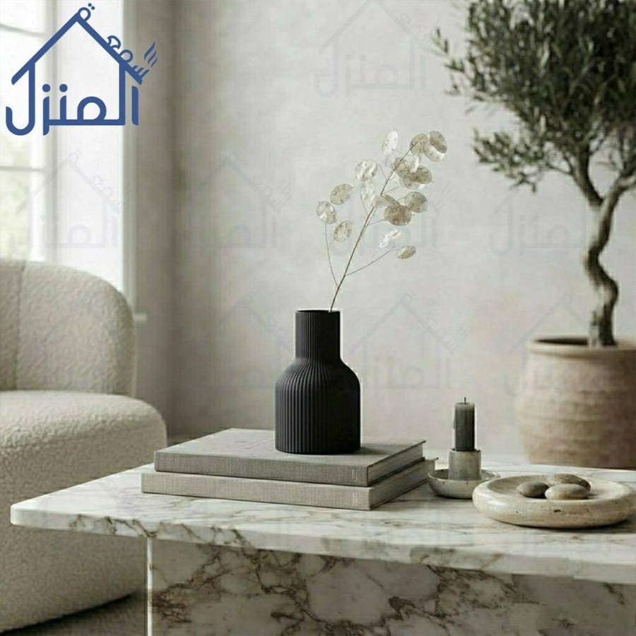 فازة ديكور مخددة باللون الأسود بتصميم عصري للمجالس والطاولات بدون عود الزهور
