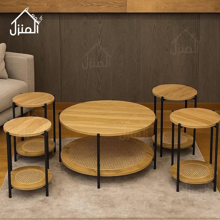 طاولة قهوة دائرية مع طاولات جانبية خشبية بتصميم عصري
