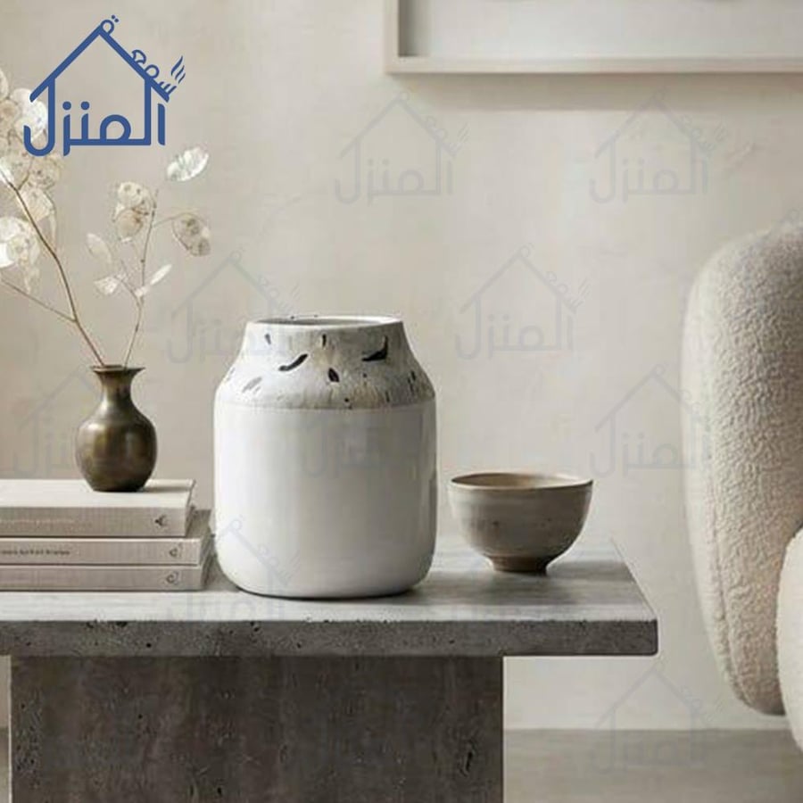 فازة ديكور بتدرج لوني وتأثير منقط باللون الأبيض بلمسة خزفية حديثة
