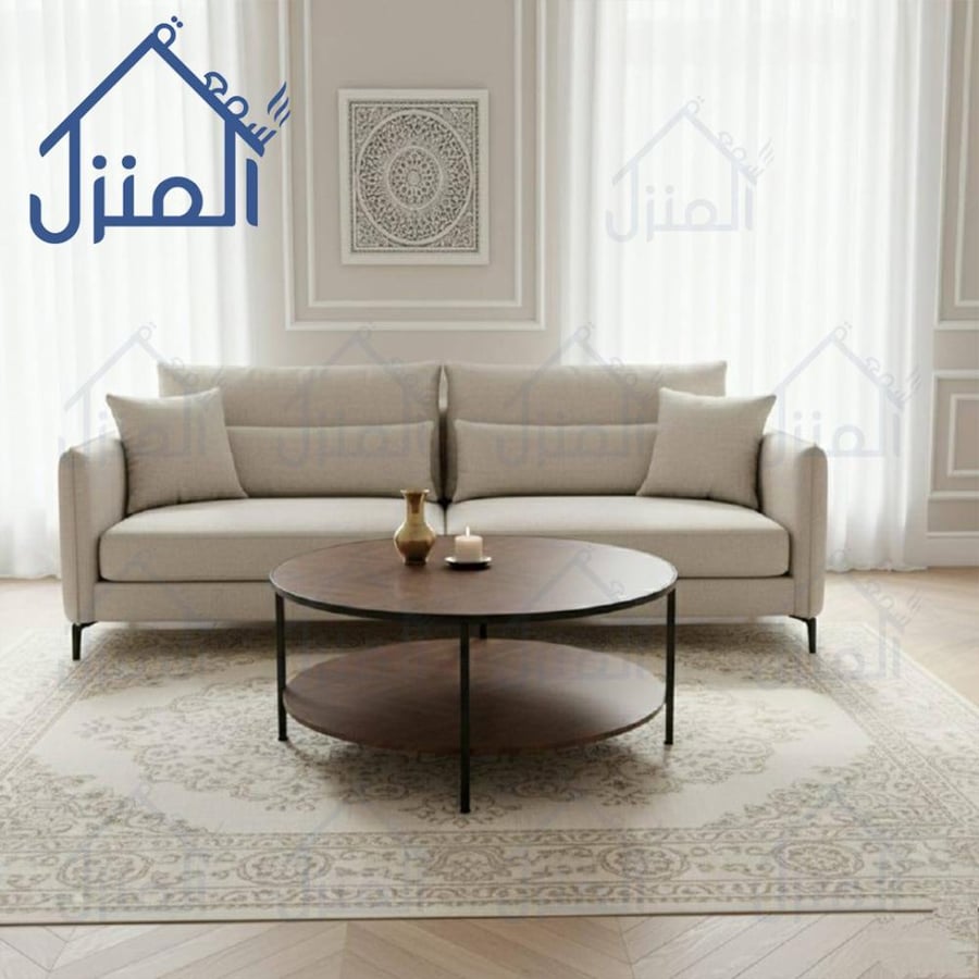 طاولة وسط دائرية بطابقين بسطح خشبي وقاعدة معدنية سوداء بتصميم مودرن