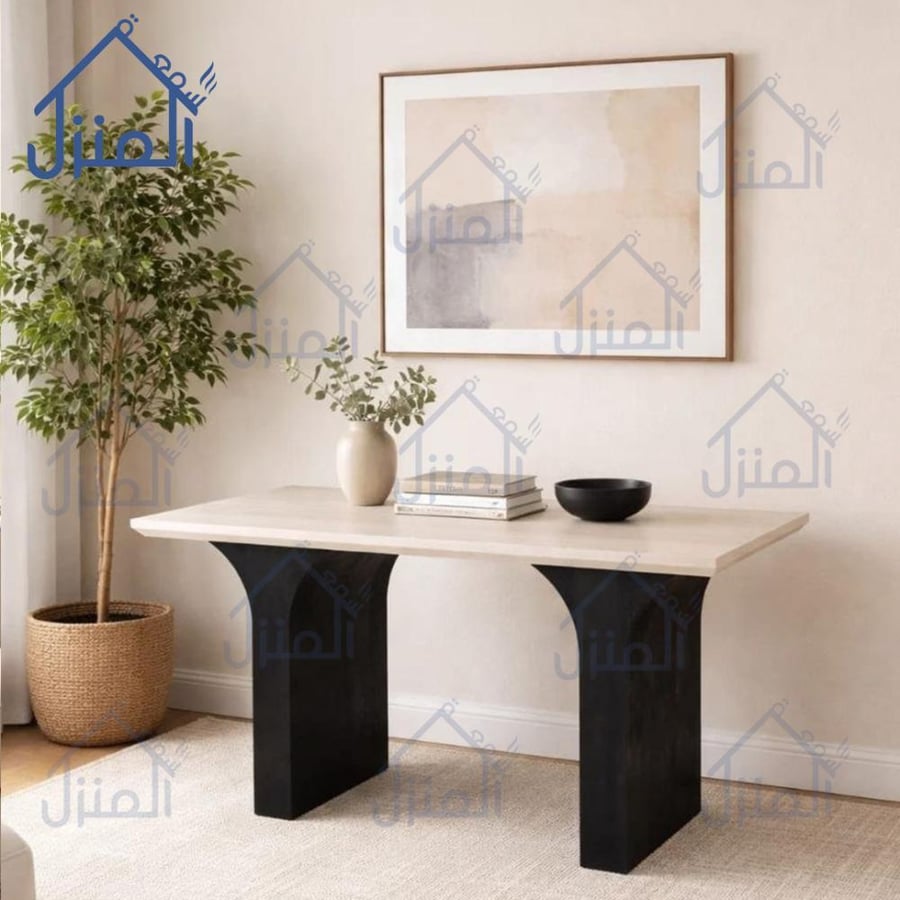 طاولة كونسول بسطح فاتح وقاعدة داكنة منحنية بتصميم عصري