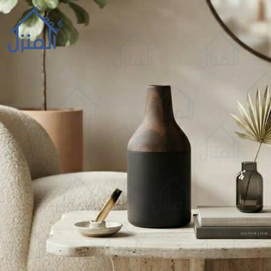 فازة ديكور بتدرج لوني باللونين الأسود والبني بطابع عضوي معاصر