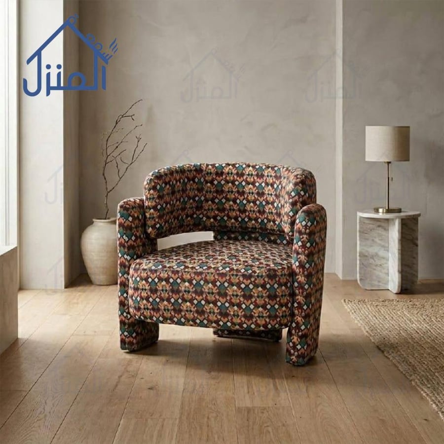 كرسي مودرن فاخر بنقشة تراثية ملونة تصميم فني مميز