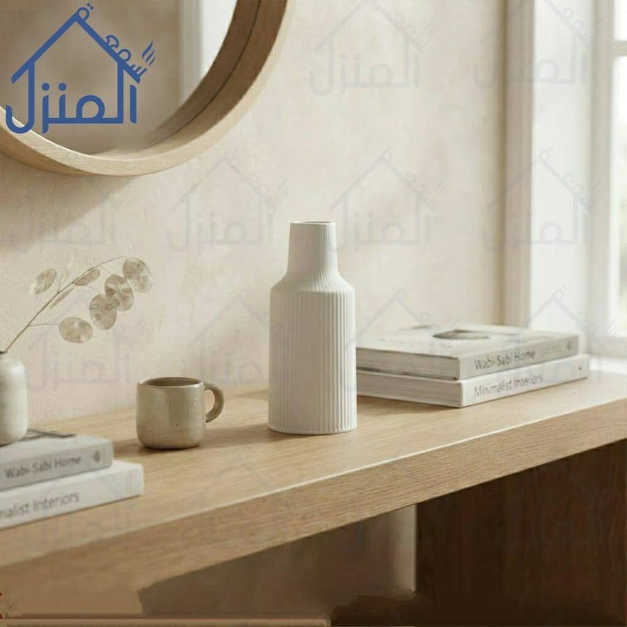 فازة ديكور طويلة بخطوط طولية باللون الأبيض للمجالس والطاولات الراقية