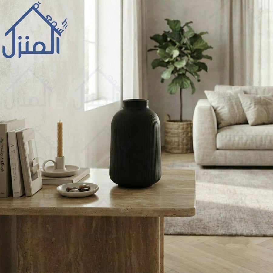 فازة ديكور بيضاوية بخطوط طولية باللون الأسود للمجالس والطاولات الراقية
