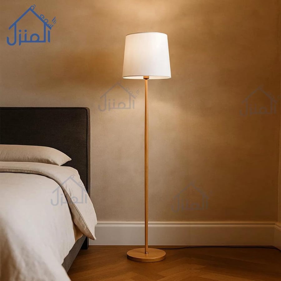 أباجورة استاند ذهبية بغطاء أبيض وتصميم نحيف مودرن أنيق